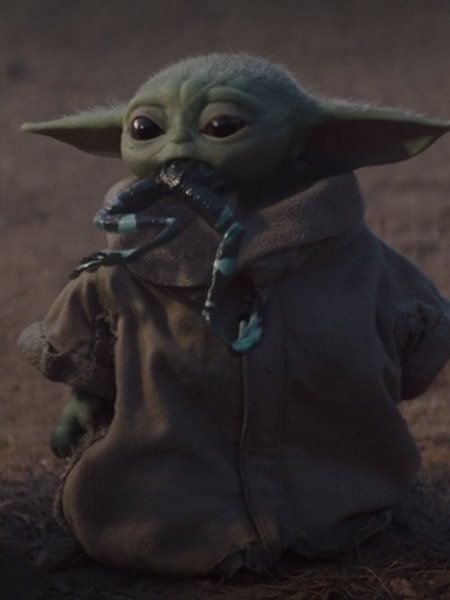 Figurine Grogu mangeant une grenouille THE MANDALORIAN Star Wars